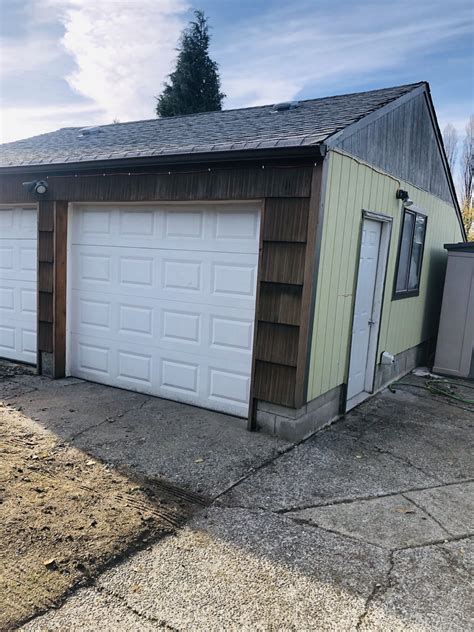 Garage rentals - However, Neighbor's pricing algorithm can provide the best rate for your garage based on the size, location and other amenities. Like every rental opportunity, your location is the most important factor. The average large garage or indoor parking can rent for $200-$400 per month. Decide on a fair asking price and consider offering a first-month ...